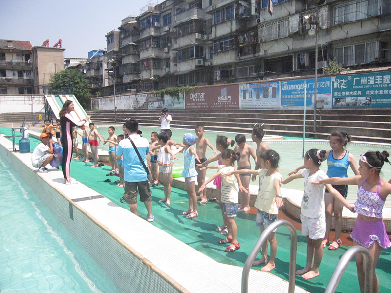 水上竞技 激扬梦想——记菱湖新村社区青少年夏令营活动之二